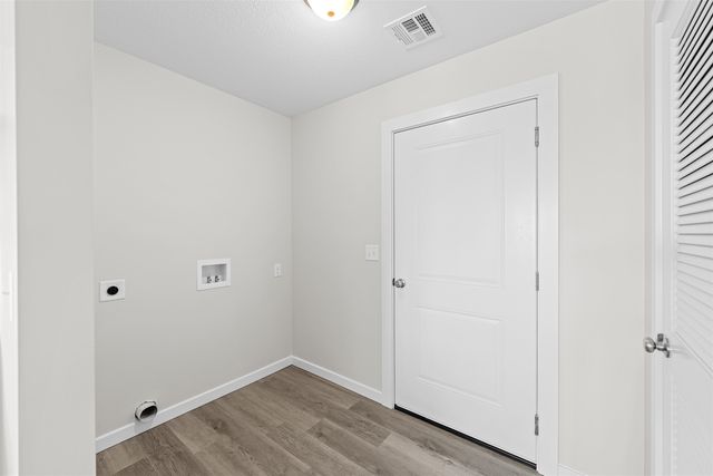 3014 Fountain Dr, Salina, KS 67401