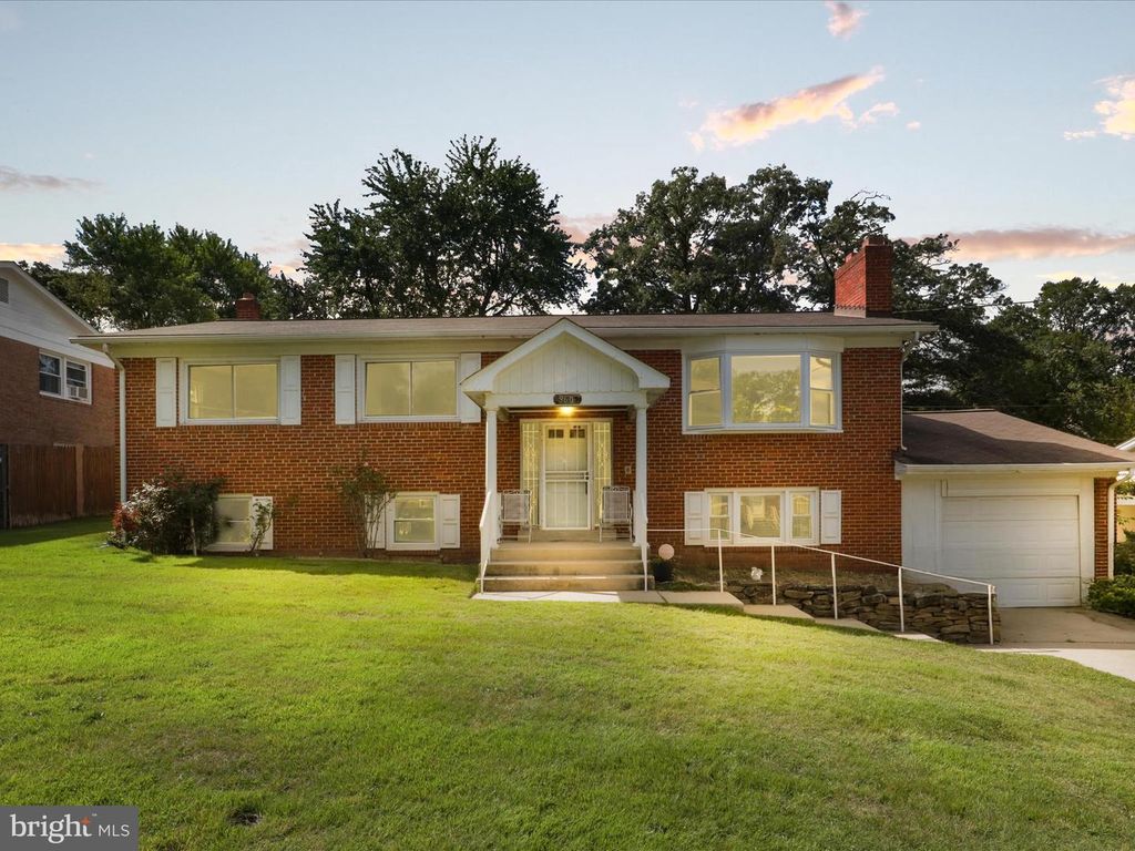 9605 BEVERLY AVE, Clinton, MD 20735