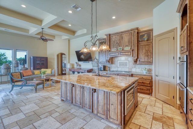 143 Westgate Loop, Horseshoe Bay, TX 78657