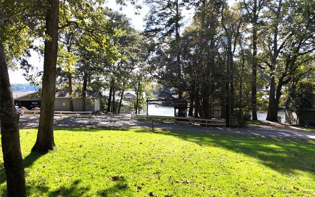 109 King Lyle Road, Scroggins, TX 75480