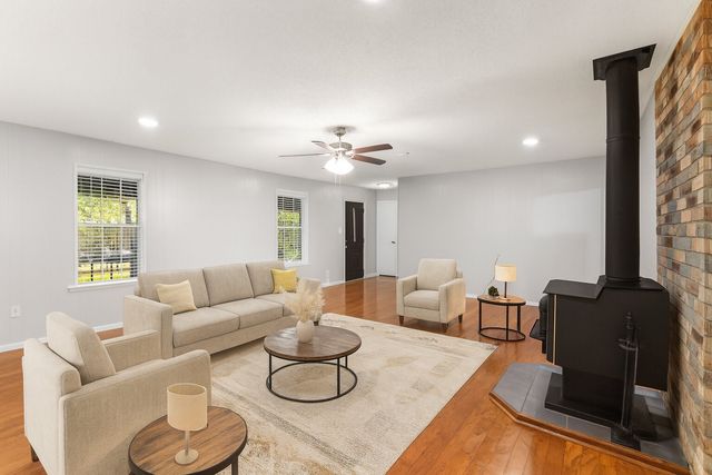 109 King Lyle Road, Scroggins, TX 75480