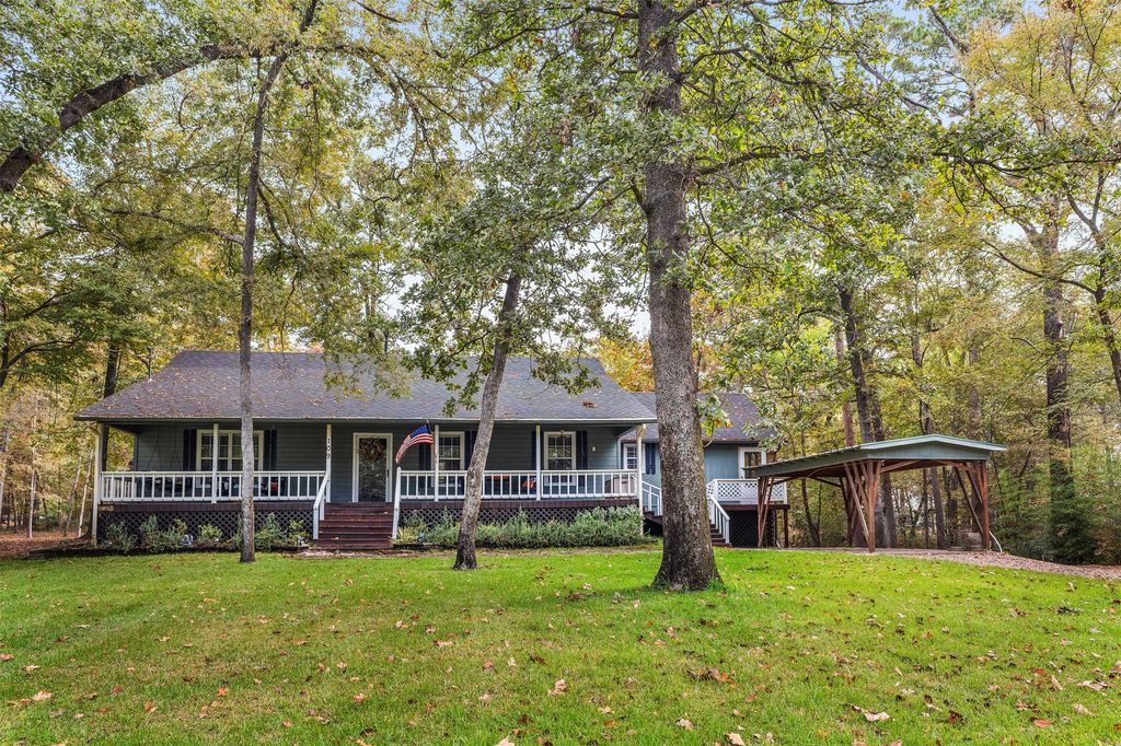 109 King Lyle Road, Scroggins, TX 75480