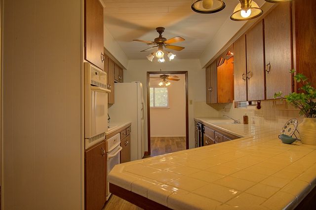 1900 Michelle Dr, Kerrville, TX 78028