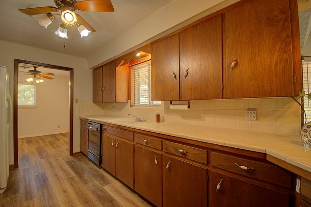 1900 Michelle Dr, Kerrville, TX 78028