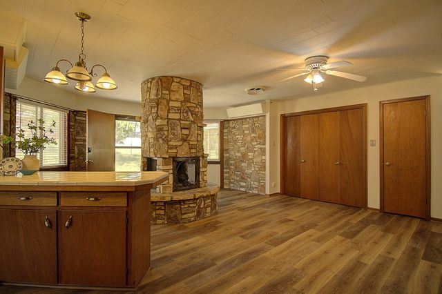 1900 Michelle Dr, Kerrville, TX 78028