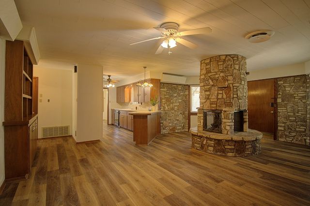 1900 Michelle Dr, Kerrville, TX 78028