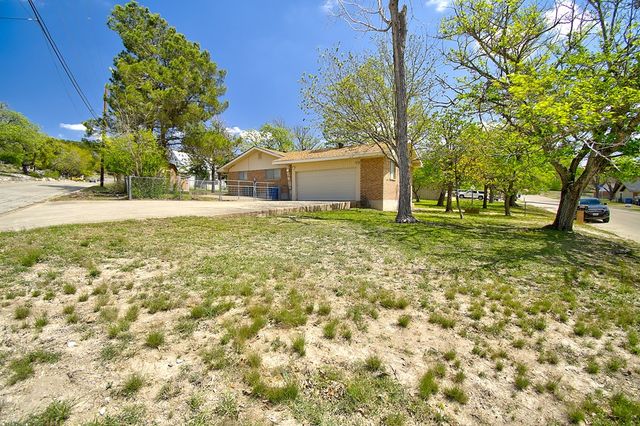 1900 Michelle Dr, Kerrville, TX 78028