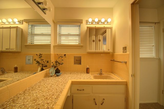 1900 Michelle Dr, Kerrville, TX 78028