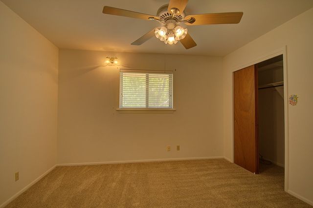 1900 Michelle Dr, Kerrville, TX 78028