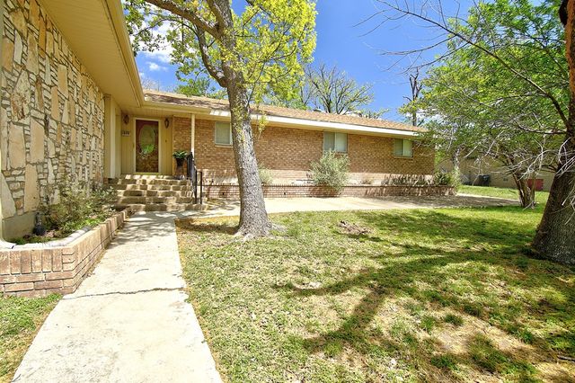 1900 Michelle Dr, Kerrville, TX 78028