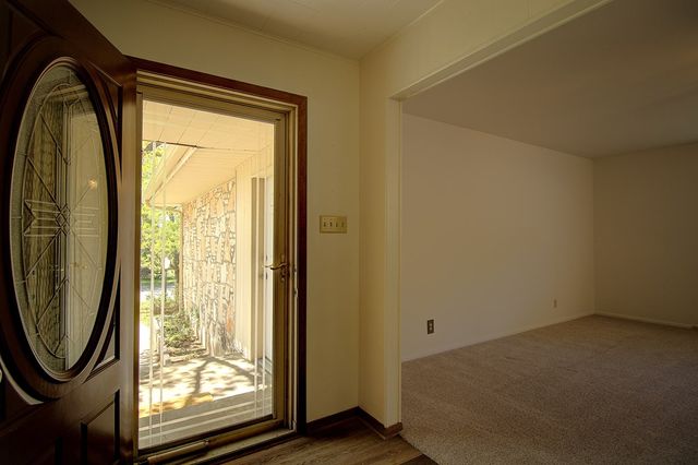 1900 Michelle Dr, Kerrville, TX 78028