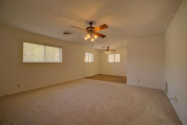 1900 Michelle Dr, Kerrville, TX 78028