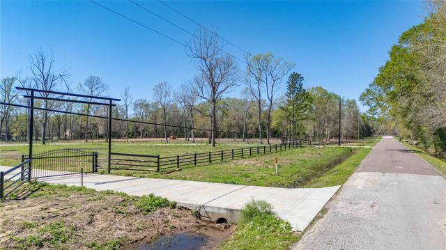 168 County Road 470, Dayton, TX 77535