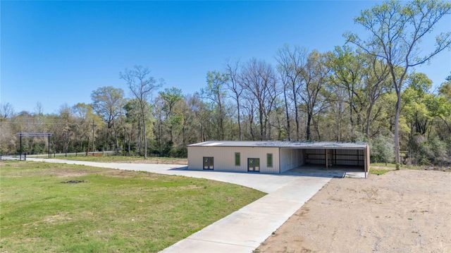 168 County Road 470, Dayton, TX 77535