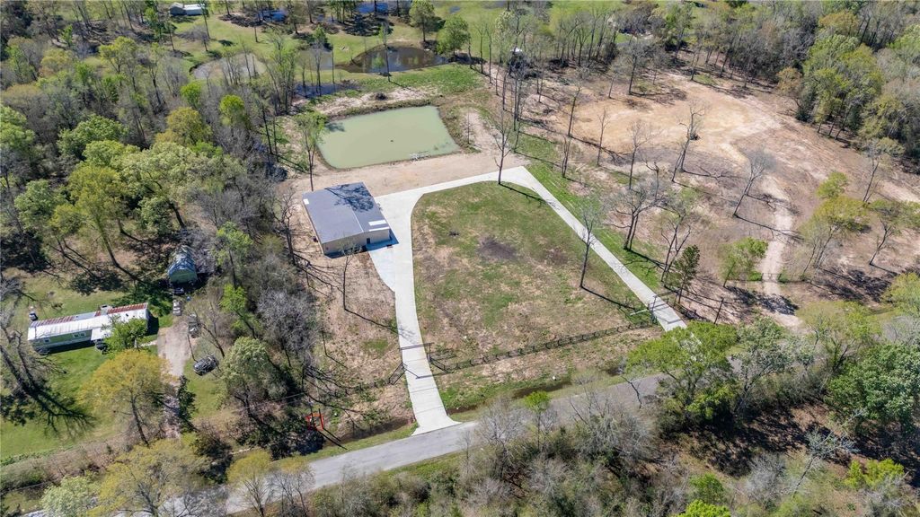 168 County Road 470, Dayton, TX 77535