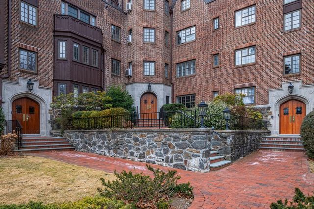 6 Davis Avenue B12, Rye, NY 10580