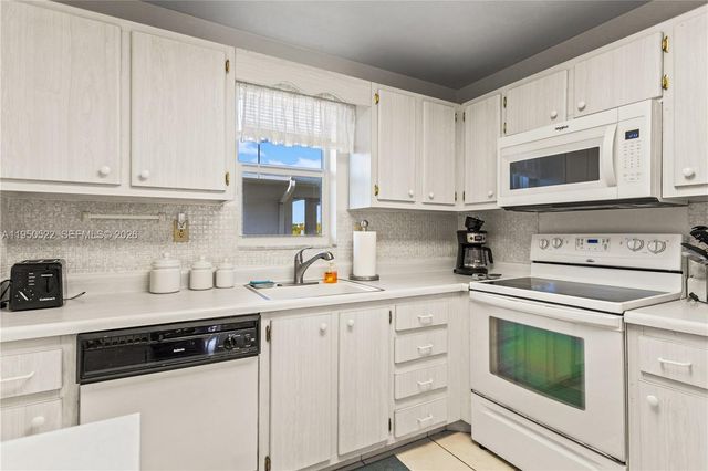 2200 Diana Dr 316, Hallandale Beach, FL 33009