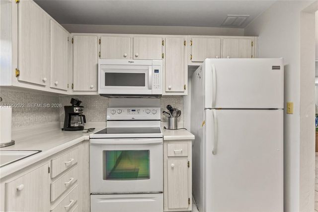 2200 Diana Dr 316, Hallandale Beach, FL 33009