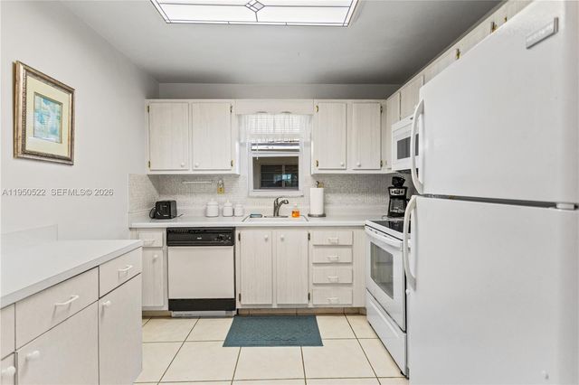 2200 Diana Dr 316, Hallandale Beach, FL 33009