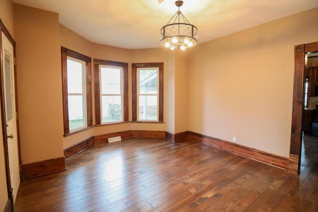 1608 West AVENUE S, La Crosse, WI 54601