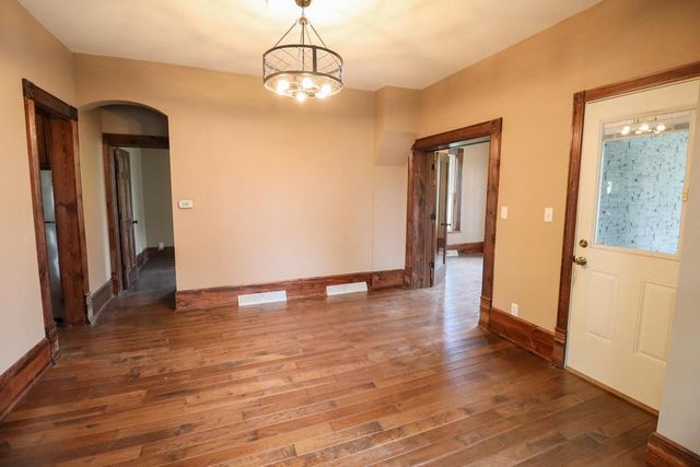 1608 West AVENUE S, La Crosse, WI 54601