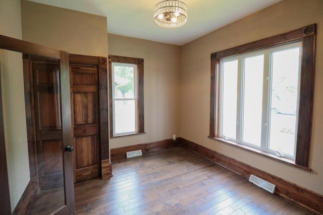 1608 West AVENUE S, La Crosse, WI 54601