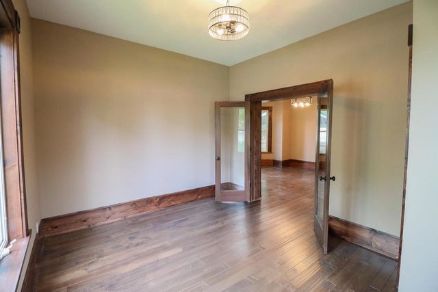 1608 West AVENUE S, La Crosse, WI 54601