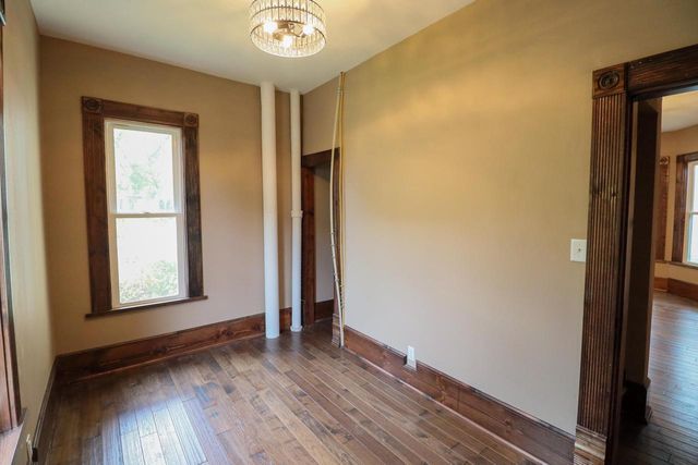 1608 West AVENUE S, La Crosse, WI 54601