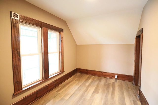 1608 West AVENUE S, La Crosse, WI 54601