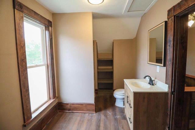 1608 West AVENUE S, La Crosse, WI 54601