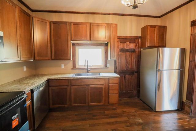 1608 West AVENUE S, La Crosse, WI 54601