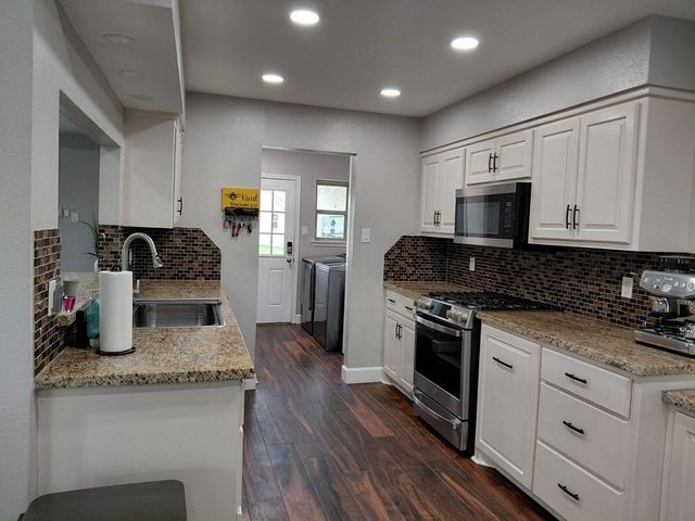 3831 County Road 211, Danbury, TX 77534