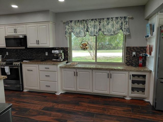 3831 County Road 211, Danbury, TX 77534