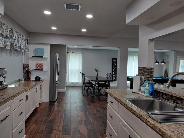 3831 County Road 211, Danbury, TX 77534