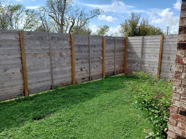 3831 County Road 211, Danbury, TX 77534