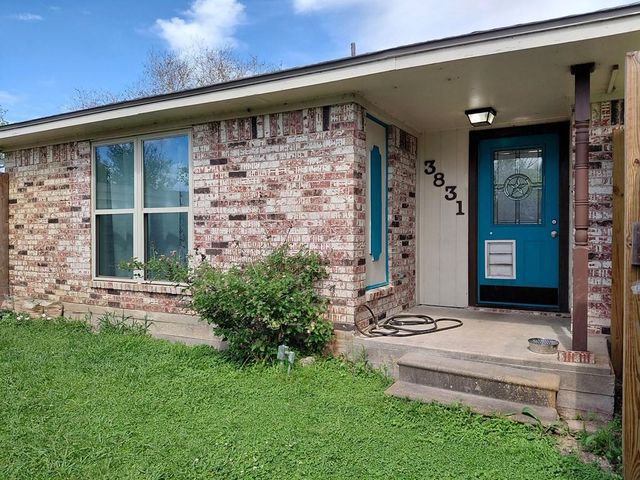 3831 County Road 211, Danbury, TX 77534