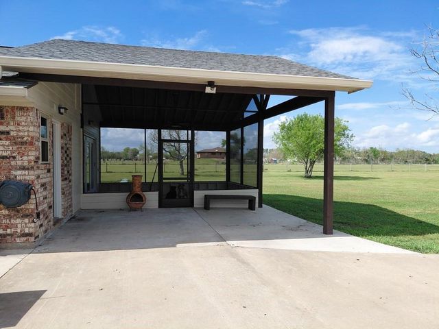 3831 County Road 211, Danbury, TX 77534