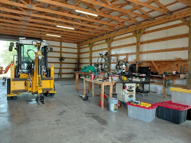 3831 County Road 211, Danbury, TX 77534