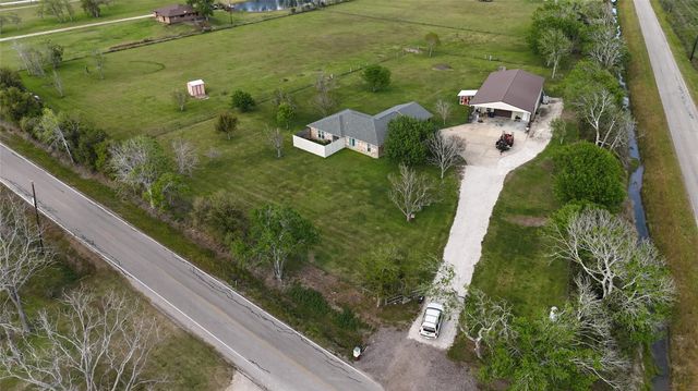 3831 County Road 211, Danbury, TX 77534