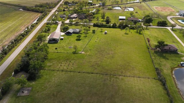 3831 County Road 211, Danbury, TX 77534