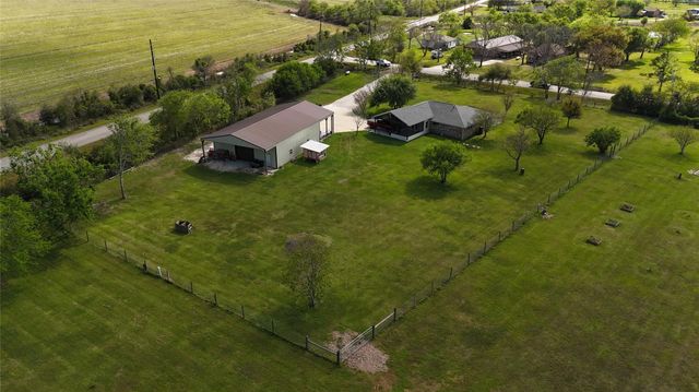 3831 County Road 211, Danbury, TX 77534