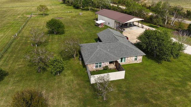 3831 County Road 211, Danbury, TX 77534