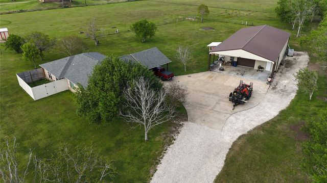 3831 County Road 211, Danbury, TX 77534