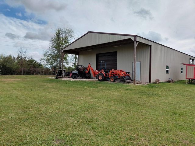 3831 County Road 211, Danbury, TX 77534