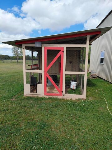 3831 County Road 211, Danbury, TX 77534