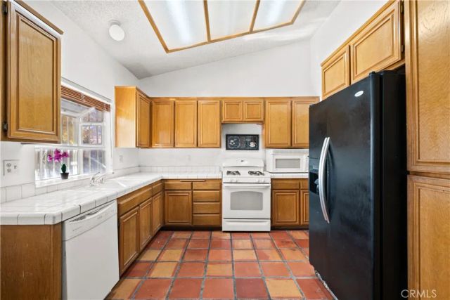 1536 E Avenue J4, Lancaster, CA 93535