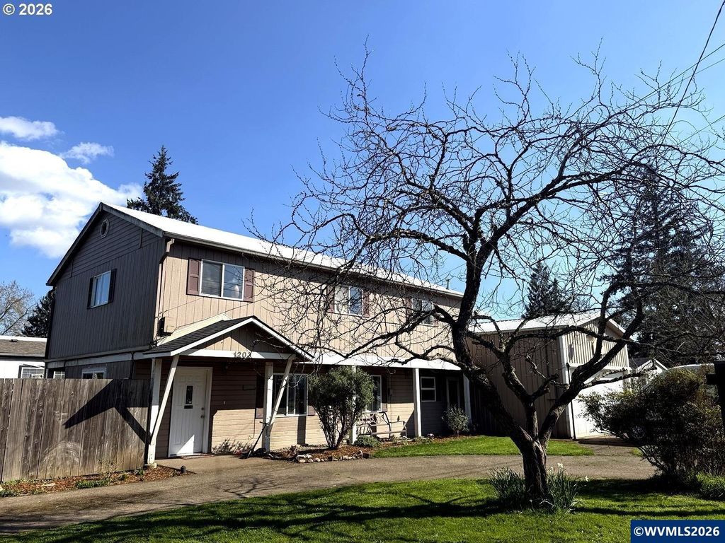 Image 1 of property listing at 1203 Oak St, Amity, OR 97101