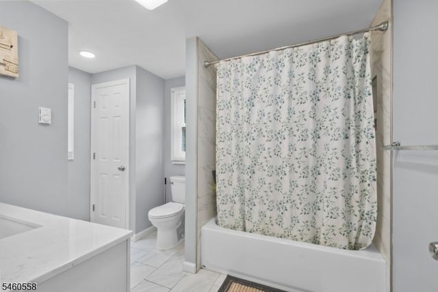 340 Lakeview Dr, Hampton Twp., NJ 07860