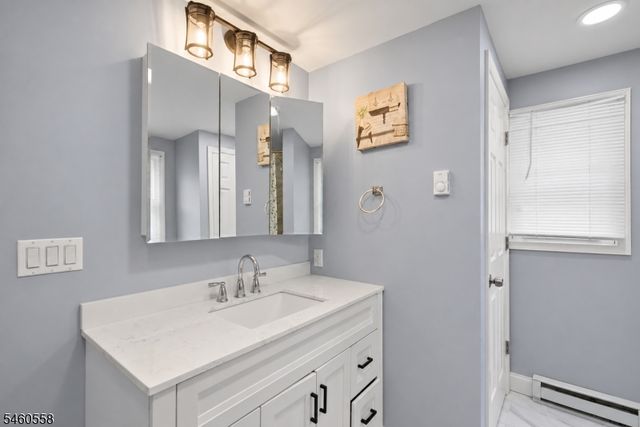 340 Lakeview Dr, Hampton Twp., NJ 07860