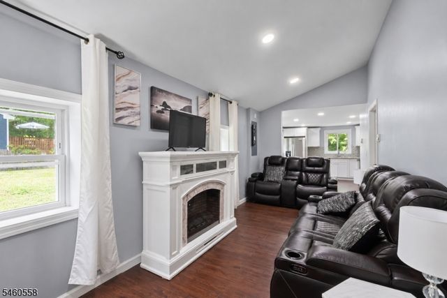 340 Lakeview Dr, Hampton Twp., NJ 07860